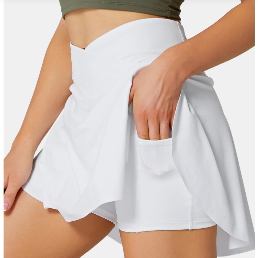 NWT Halara white athletic tennis skort/skirt